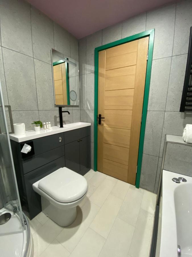 Aaron Wise - 51 Fitzhamon Apartments Cardiff Ngoại thất bức ảnh