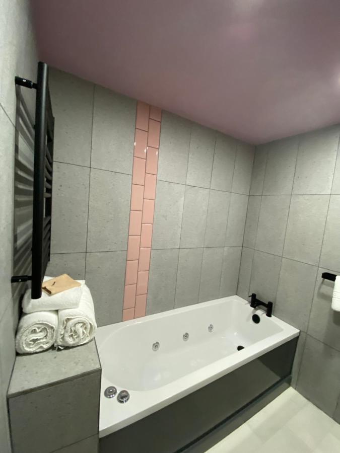 Aaron Wise - 51 Fitzhamon Apartments Cardiff Ngoại thất bức ảnh