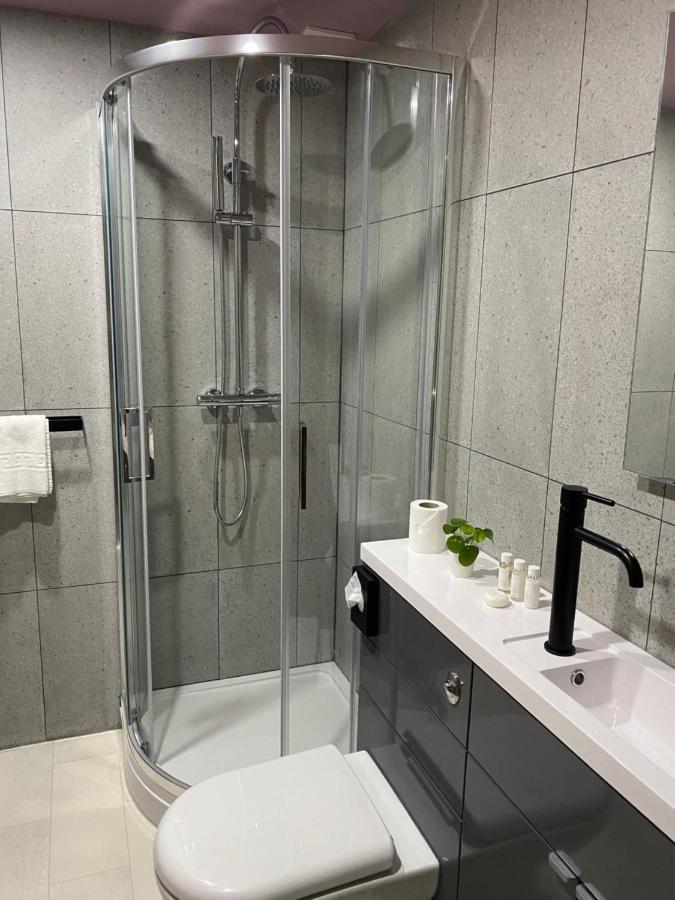 Aaron Wise - 51 Fitzhamon Apartments Cardiff Ngoại thất bức ảnh