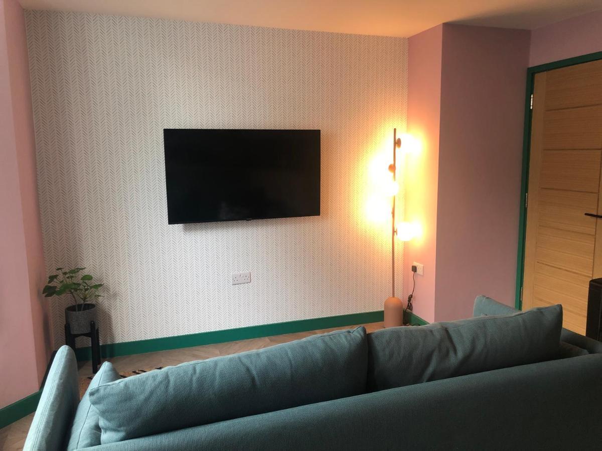 Aaron Wise - 51 Fitzhamon Apartments Cardiff Ngoại thất bức ảnh