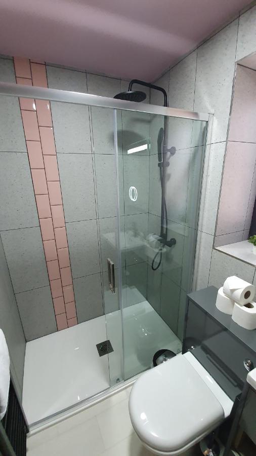Aaron Wise - 51 Fitzhamon Apartments Cardiff Ngoại thất bức ảnh