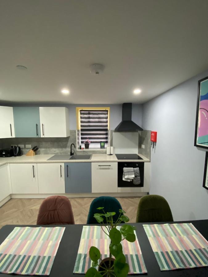 Aaron Wise - 51 Fitzhamon Apartments Cardiff Ngoại thất bức ảnh