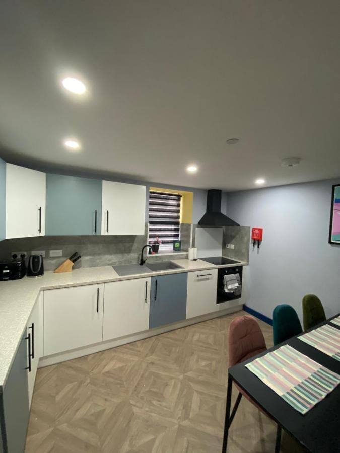 Aaron Wise - 51 Fitzhamon Apartments Cardiff Ngoại thất bức ảnh
