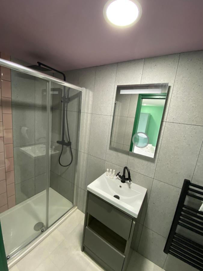 Aaron Wise - 51 Fitzhamon Apartments Cardiff Ngoại thất bức ảnh