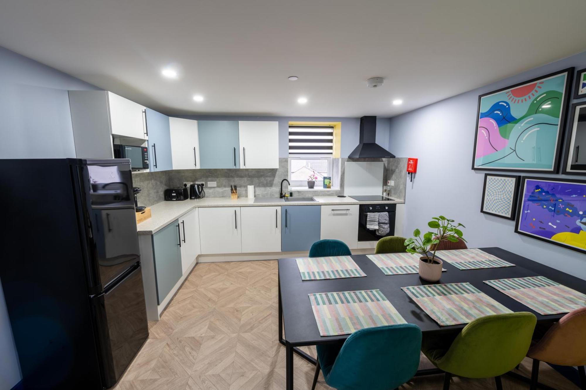 Aaron Wise - 51 Fitzhamon Apartments Cardiff Ngoại thất bức ảnh