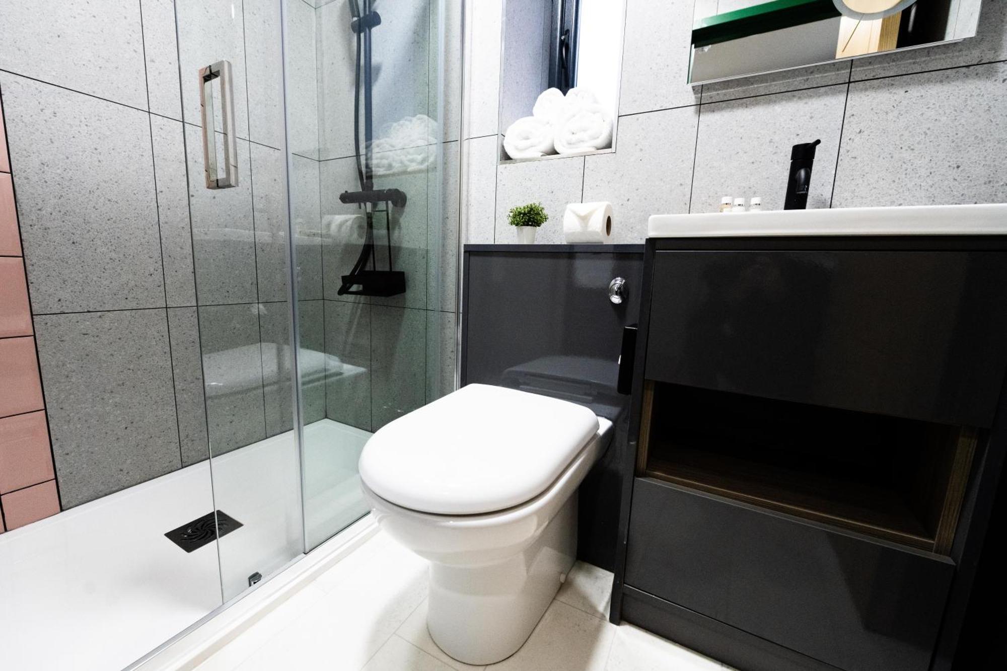 Aaron Wise - 51 Fitzhamon Apartments Cardiff Ngoại thất bức ảnh